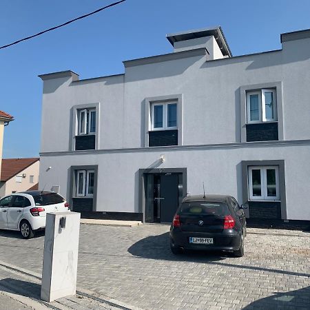 Prijetno Stanovanje Z Lastnim Parkiriscem. Samo 3 Km Od Centra Ljubljane. Liubliana Exterior foto